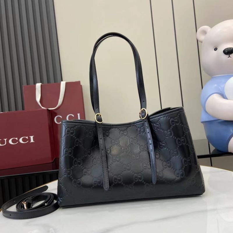 Сумка Gucci с тиснением GG