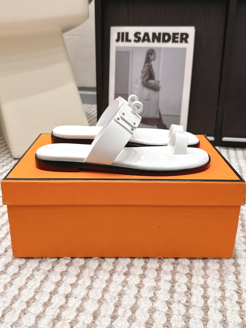 Женские кожаные сандалии с декоративной пряжкой Hermès