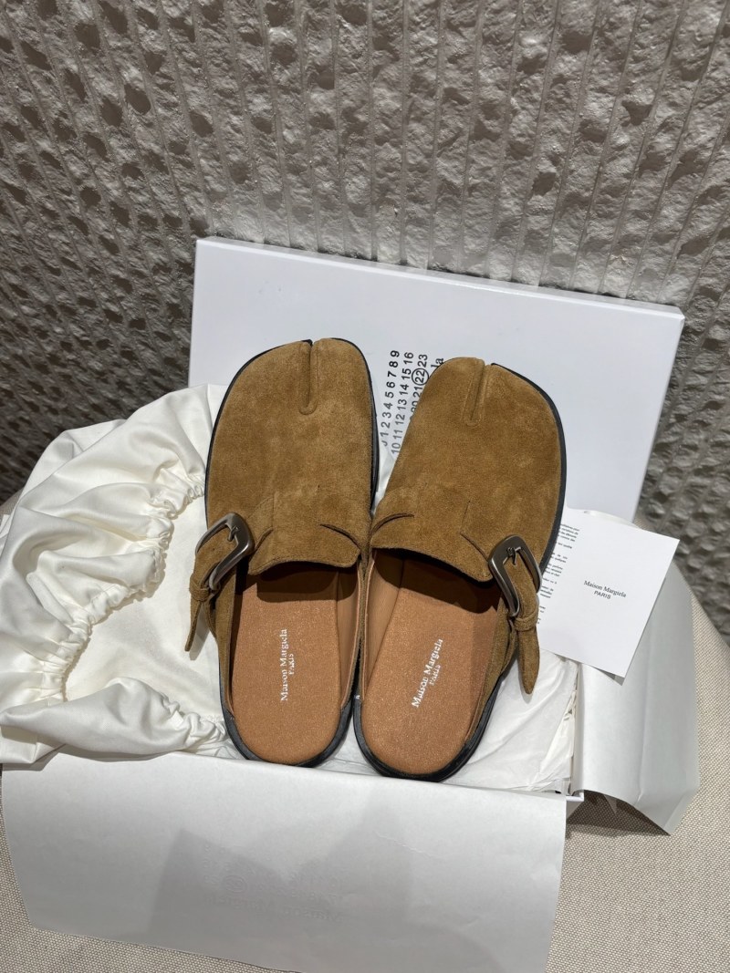 Мюли женские Maison Margiela из замши с раздвоенным носком