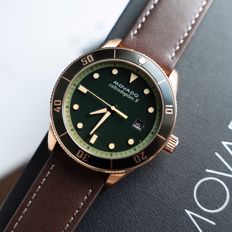 Часы Movado