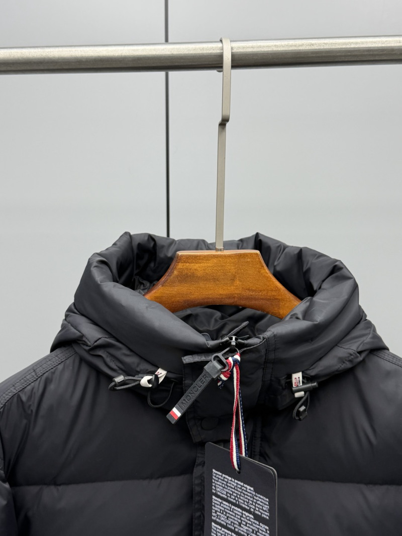 Пуховик Moncler
