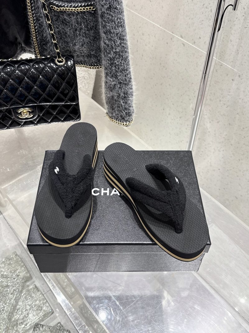 Шлёпанцы женские чёрные с логотипом Chanel