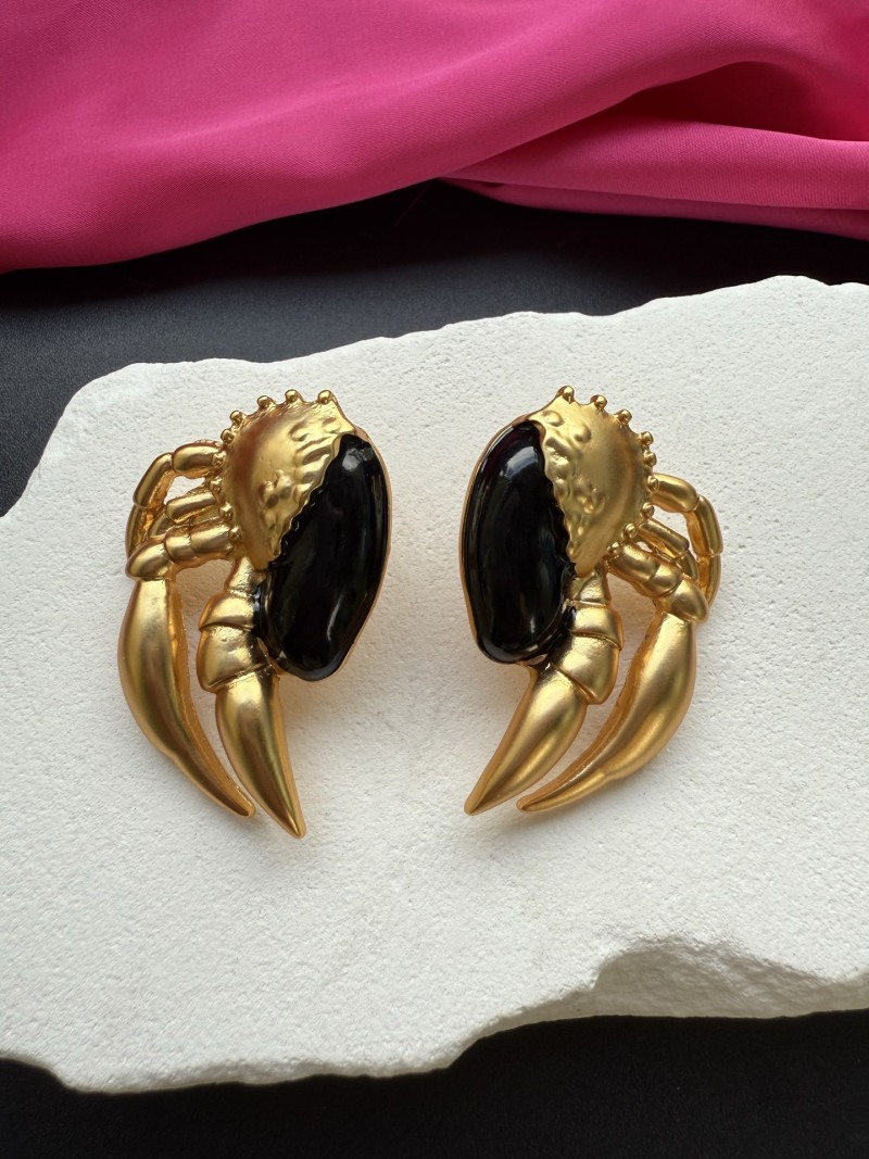 Серьги в виде крабов Schiaparelli