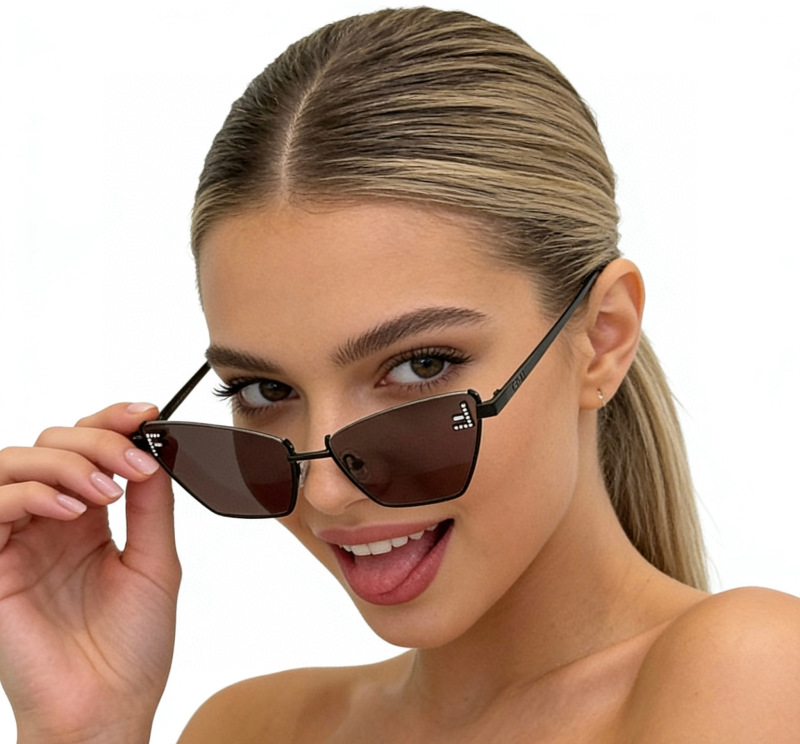 Солнцезащитные очки Emporio Armani