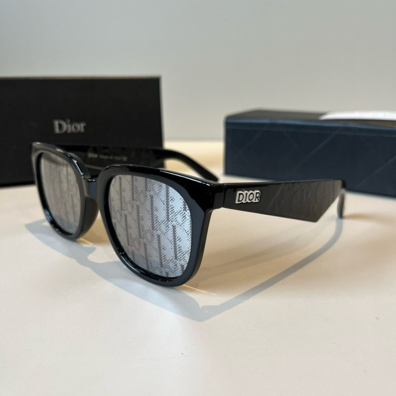 Солнцезащитные очки Dior