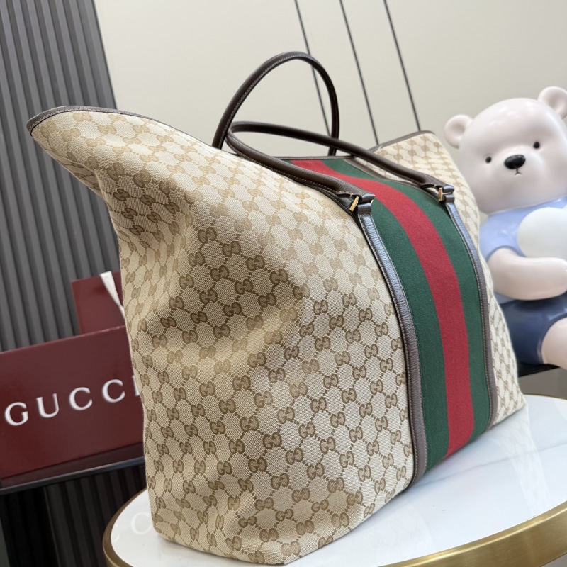 Сумка Gucci с монограммой и красно-зеленой полосой