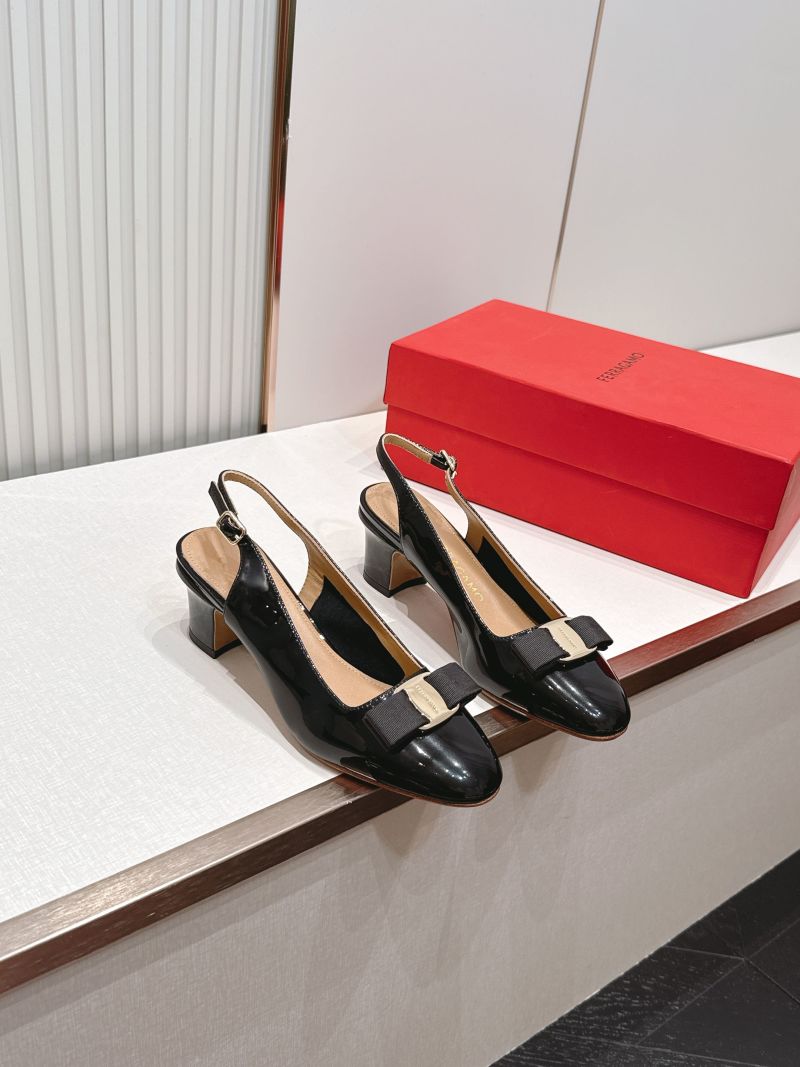 Туфли женские черные лаковые с декоративным бантом Ferragamo