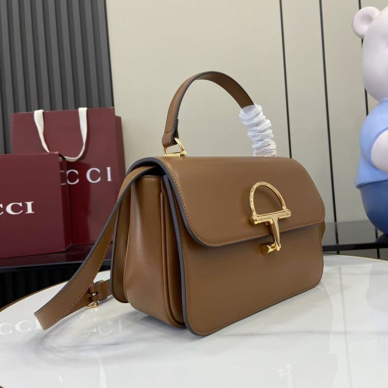 Сумка Gucci с золотой фурнитурой