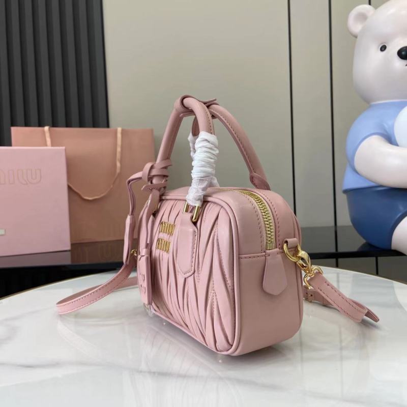 Сумка Miu Miu розовая с ручкой и ремнем
