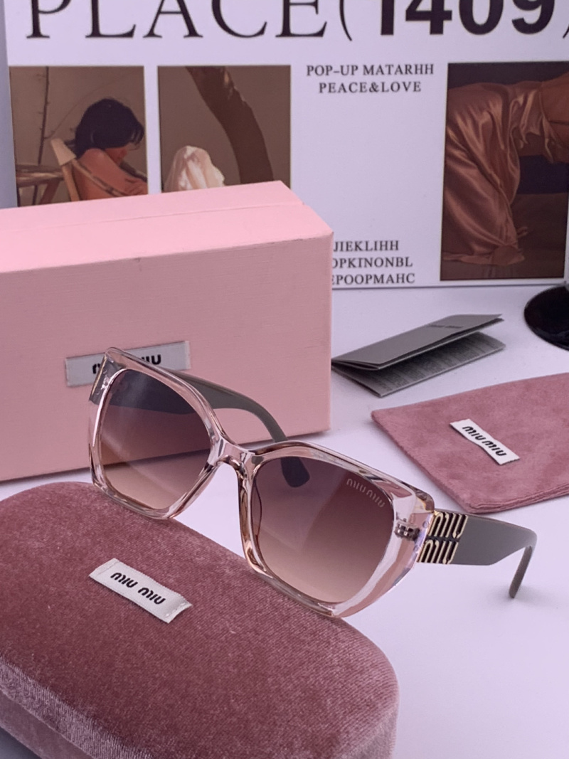 Солнечные очки Miu Miu женские розовые градиентные