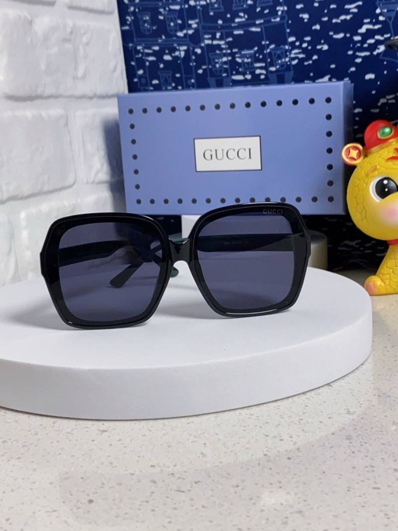 Солнцезащитные очки Gucci черные