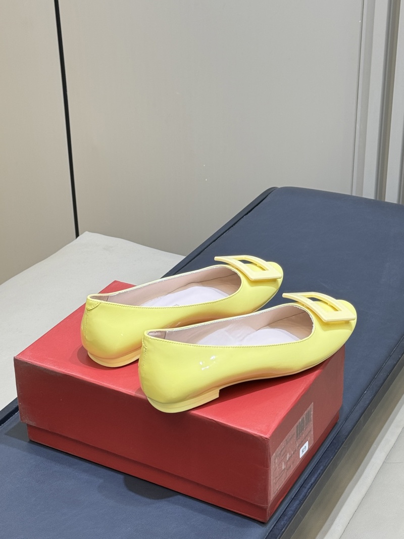 Розовые балетки с квадратной пряжкой Roger Vivier