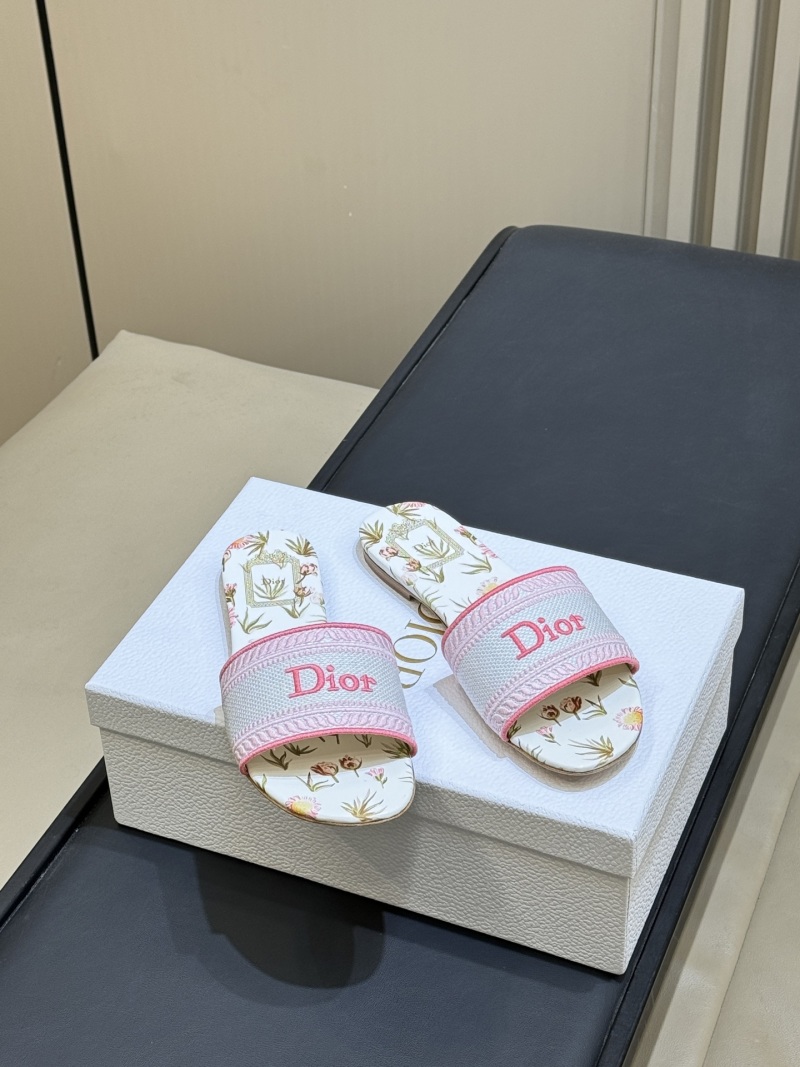 Женские босоножки Dior с вышивкой