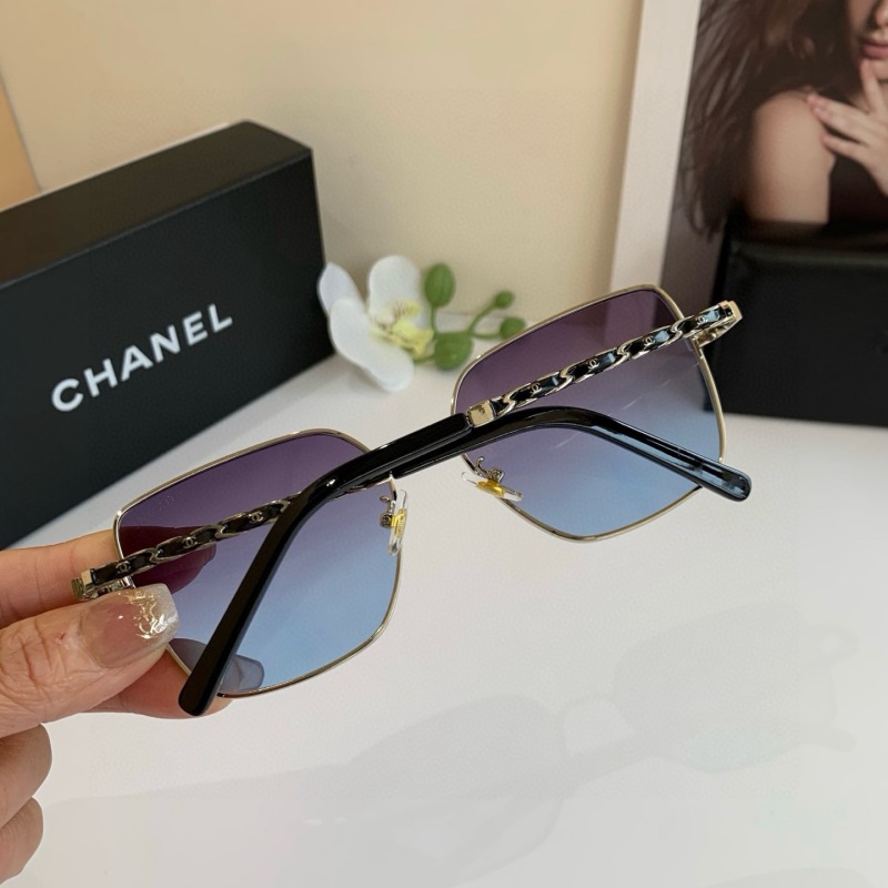 Женские солнцезащитные очки Chanel золотой оправы с градиентными линзами