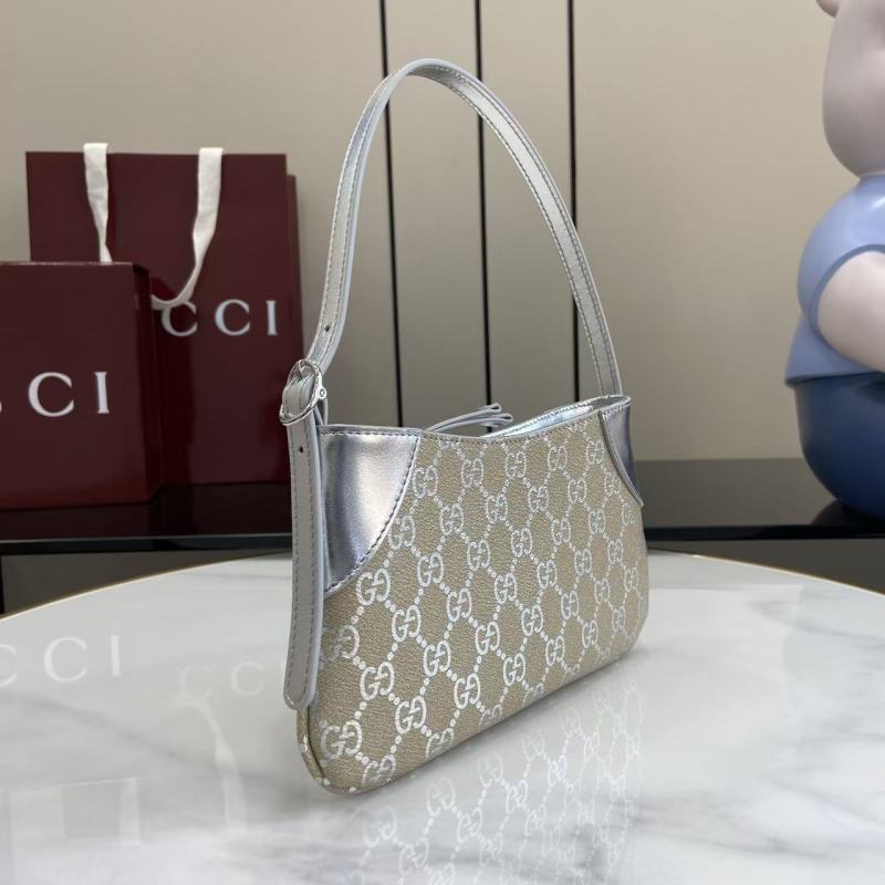 Сумка Gucci с монограммой и серебристыми вставками