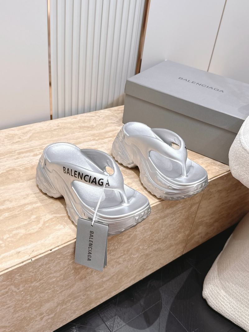 Женские шлёпанцы Balenciaga серебряного цвета