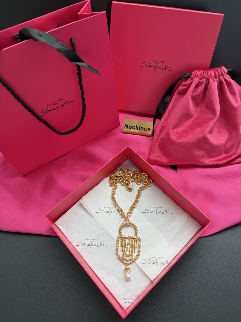 Колье с подвеской в виде замка Schiaparelli