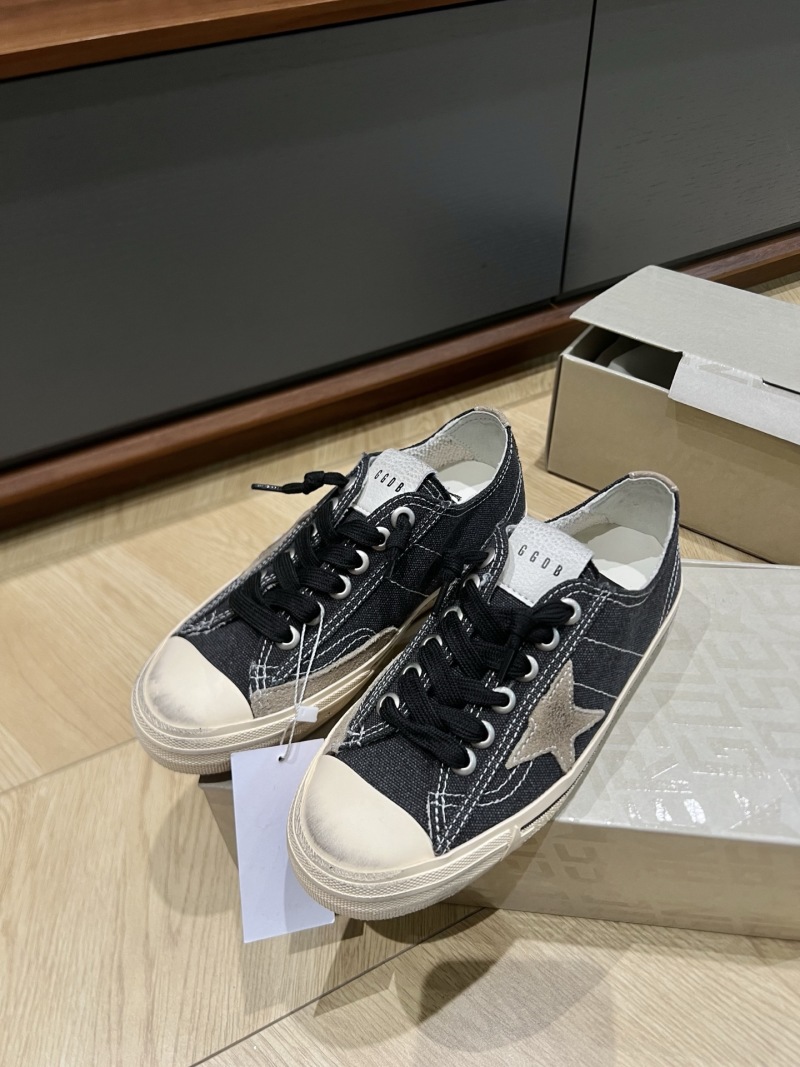 Стильные кроссовки со звездой и винтажным эффектом Golden Goose