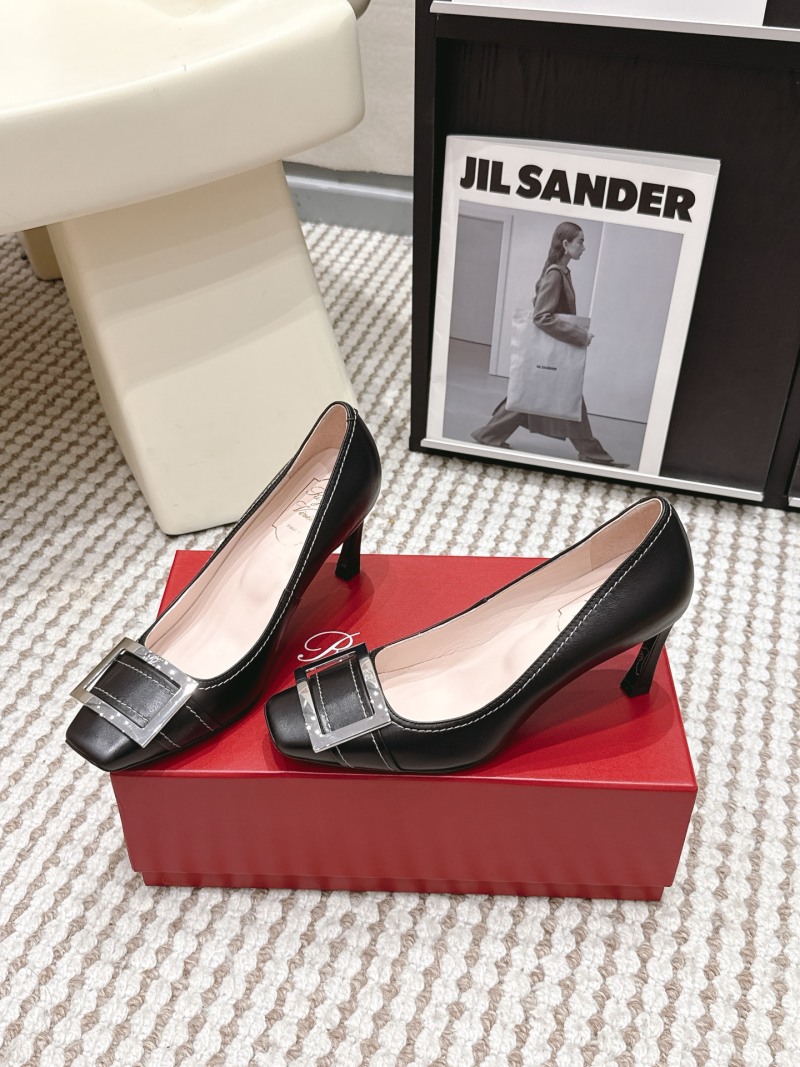 Женские туфли на плоском ходу с квадратным декоративным элементом Roger Vivier