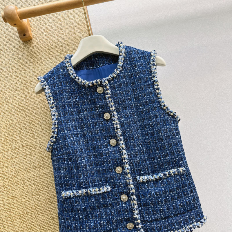 Жилеты Chanel