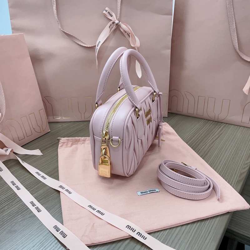 Сумка Miu Miu мателассе розовая