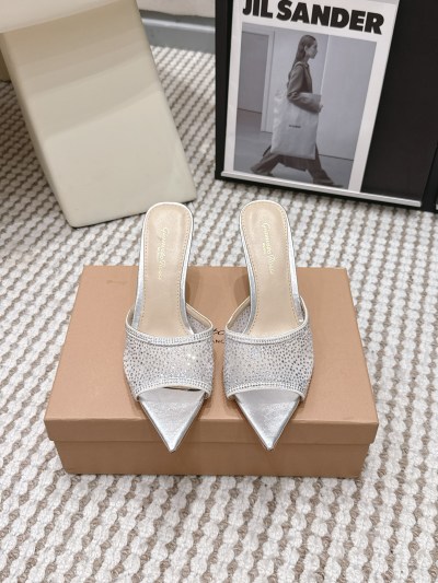 Женские туфли Gianvito Rossi с сетчатым верхом и камнями