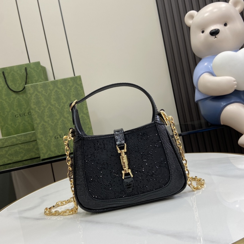 Черная сумка Gucci с золотой цепью