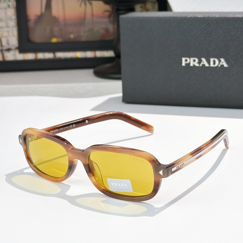 Солнечные очки Prada
