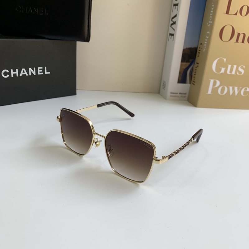 Солнцезащитные очки с золотистой оправой и квадратными линзами Chanel