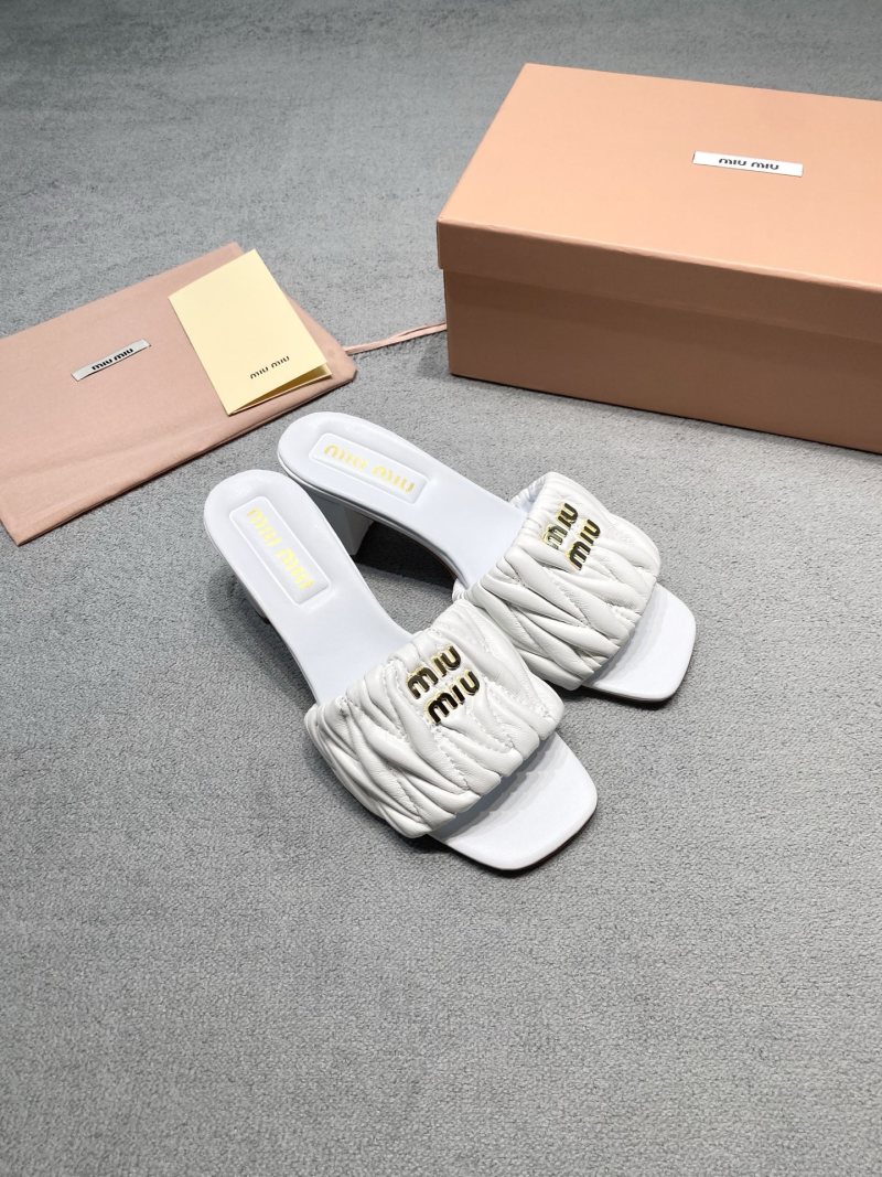 Босоножки Miu Miu женские из натуральной кожи с рифленым верхом и массивным каблуком