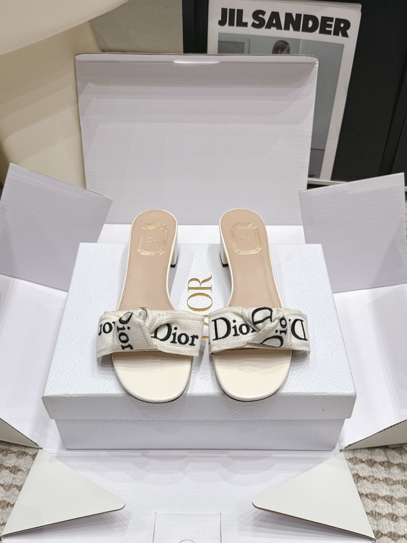 Женские босоножки с буквами Dior