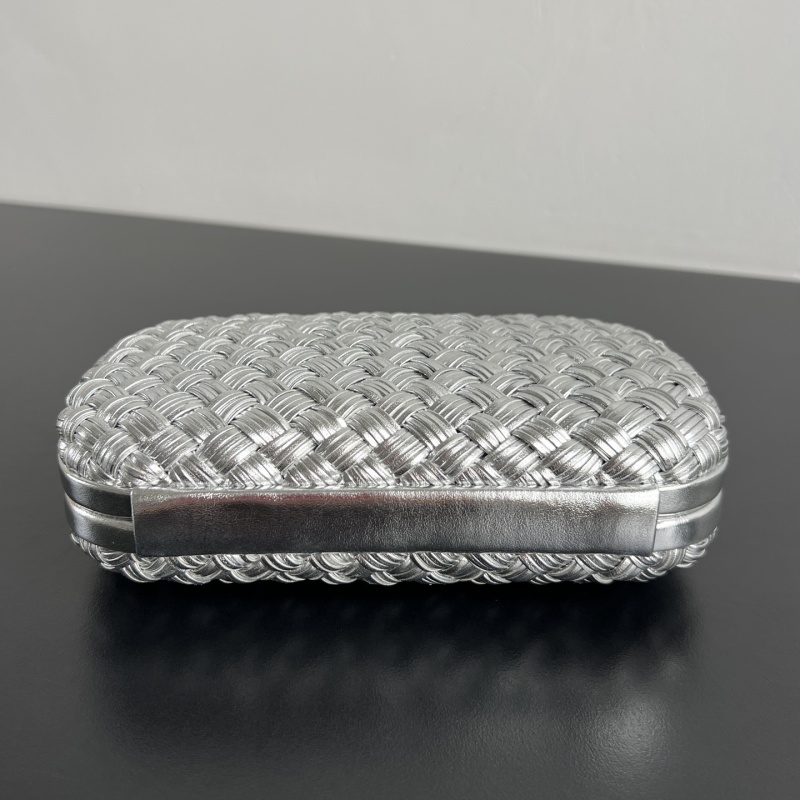 Вечерний клатч Bottega Veneta с узлом