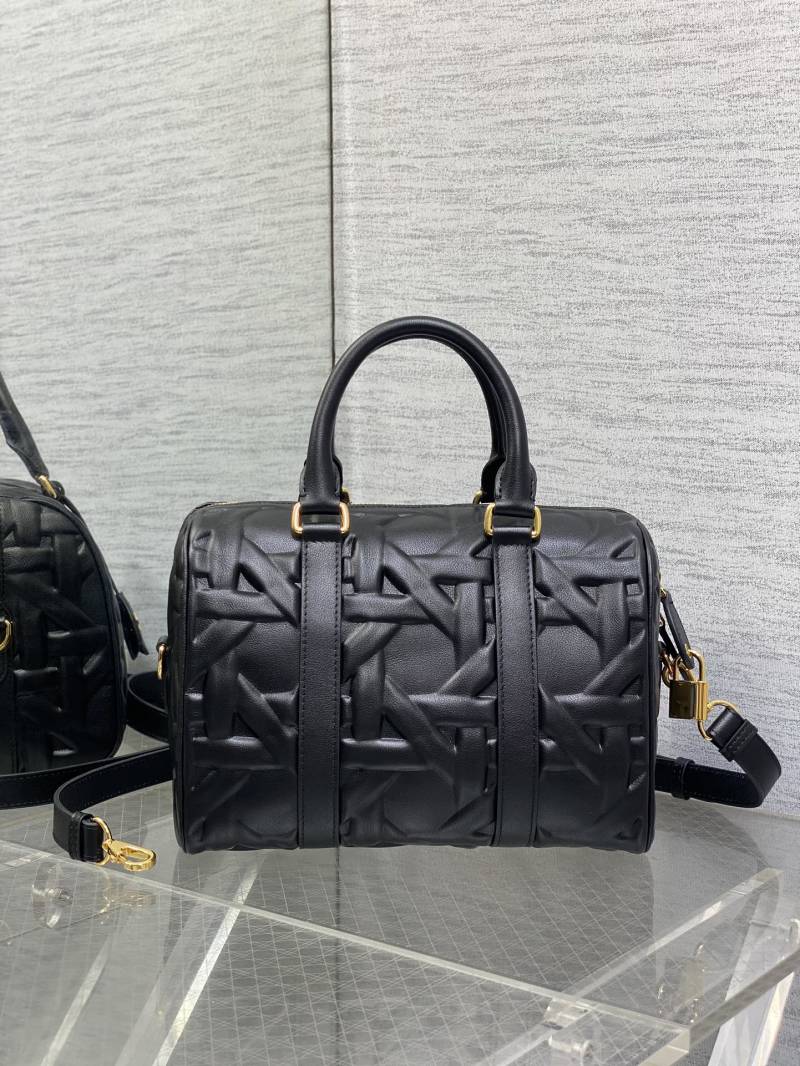 Черная кожаная сумка Dior с плетеным узором