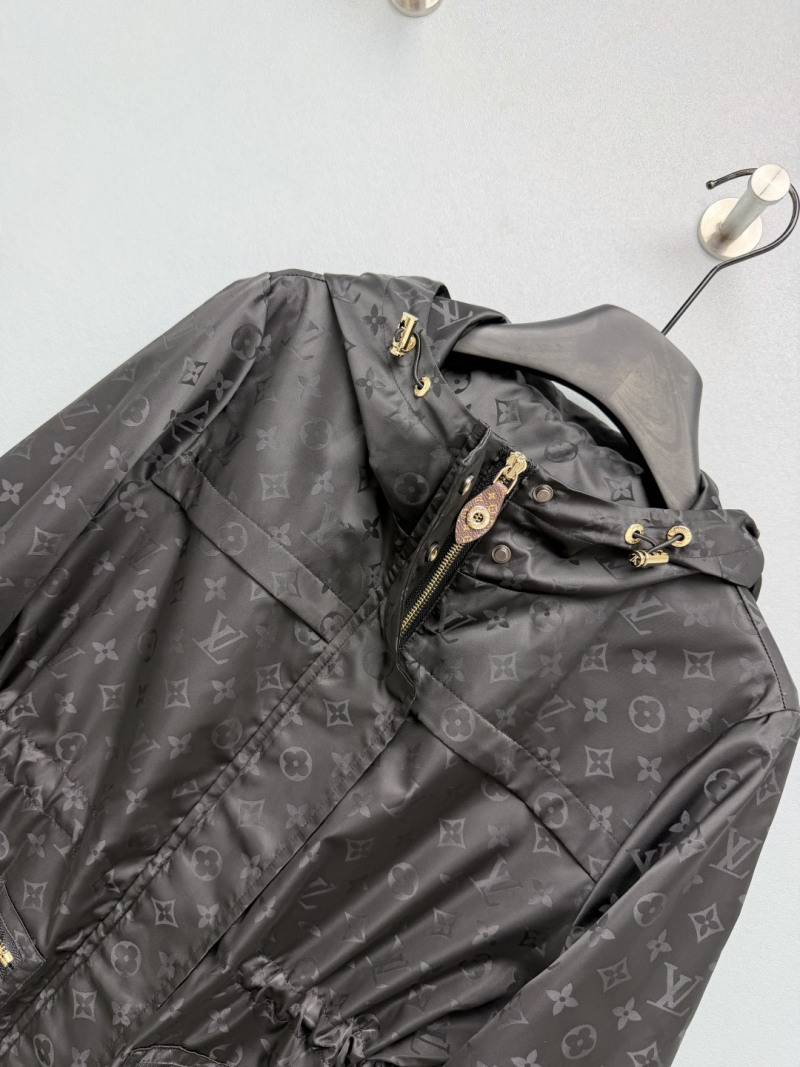 Чёрная куртка Louis Vuitton с монограммой