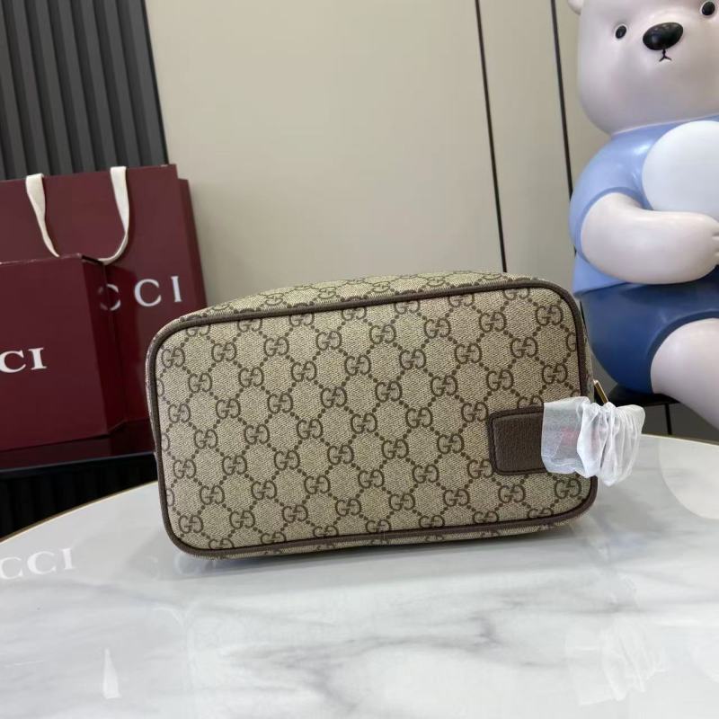 Косметичка Gucci с монограммой