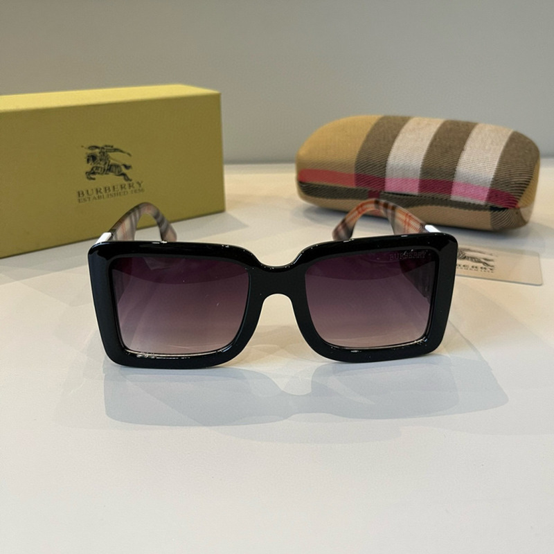 Солнцезащитные очки Burberry с логотипом B