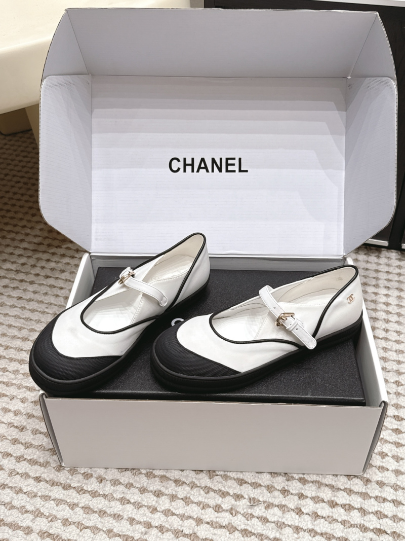 Женские туфли марижан с ремешком и контрастным мысом Chanel