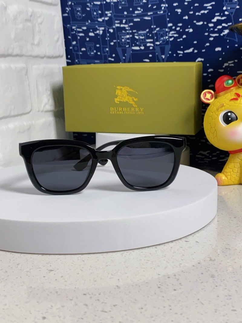 Солнцезащитные очки универсальные Burberry