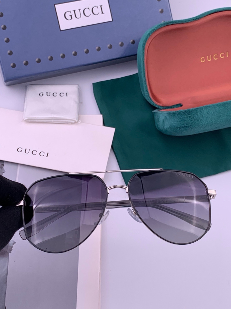 Солнцезащитные очки Gucci авиатор с поляризованными линзами