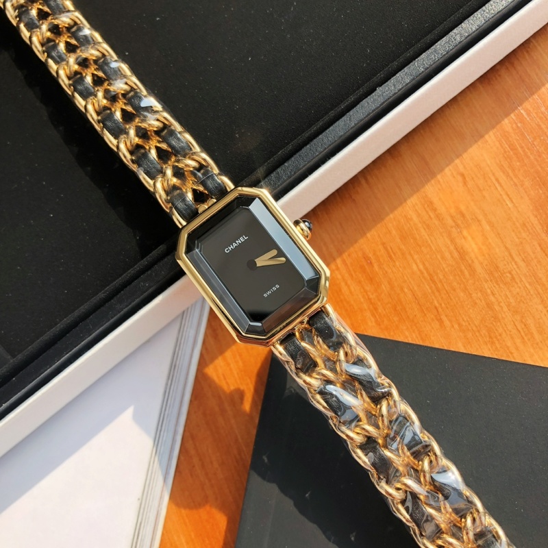 Часы Chanel