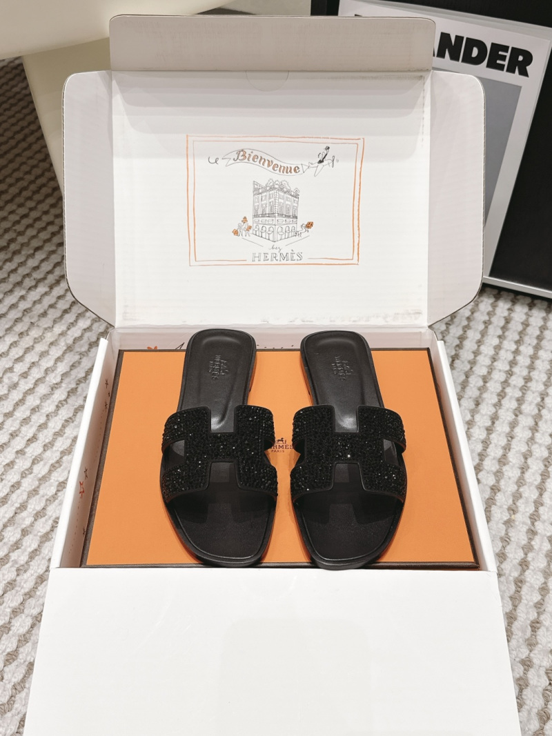 Женские шлёпанцы с декоративной отделкой H Hermès