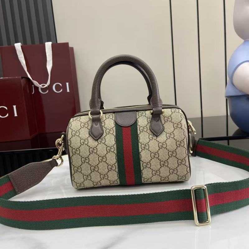 Сумка Gucci с монограммой и ремешком