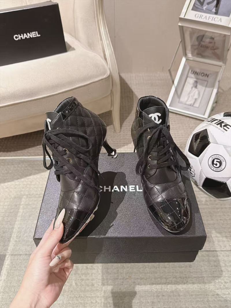 Женские ботинки Chanel с логотипом