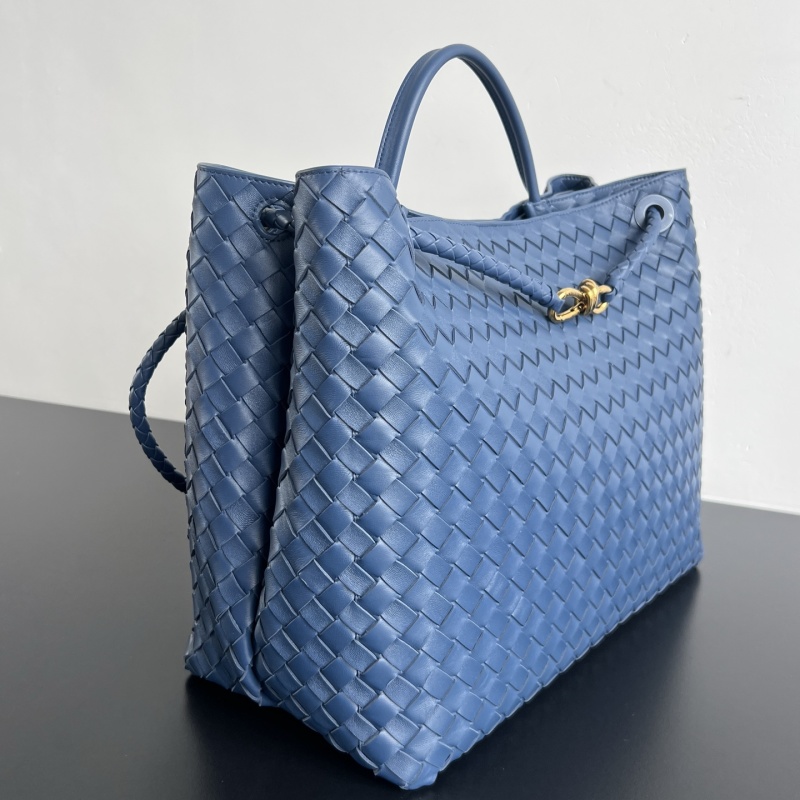 Сумка женская Bottega Veneta Andiamo синего цвета