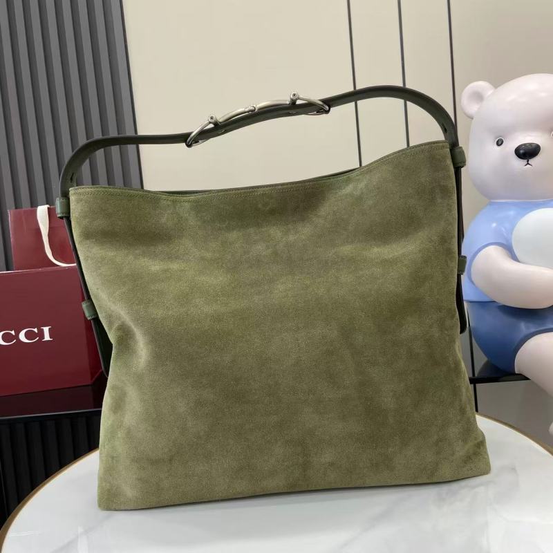 Сумка Gucci из замши с металлической ручкой