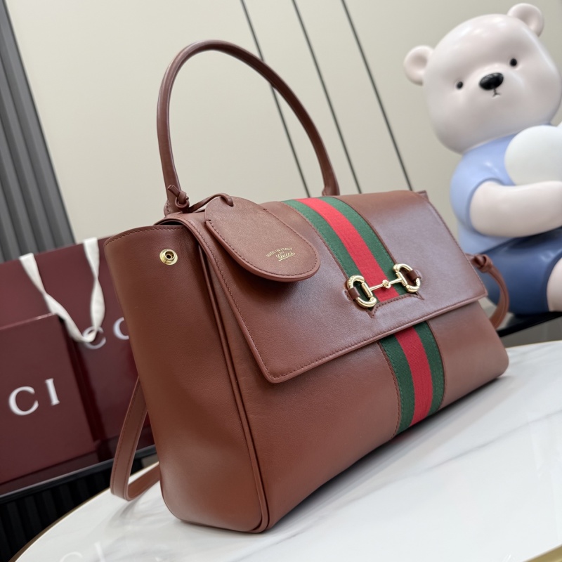 Дамская кожаная сумка Gucci с пряжкой