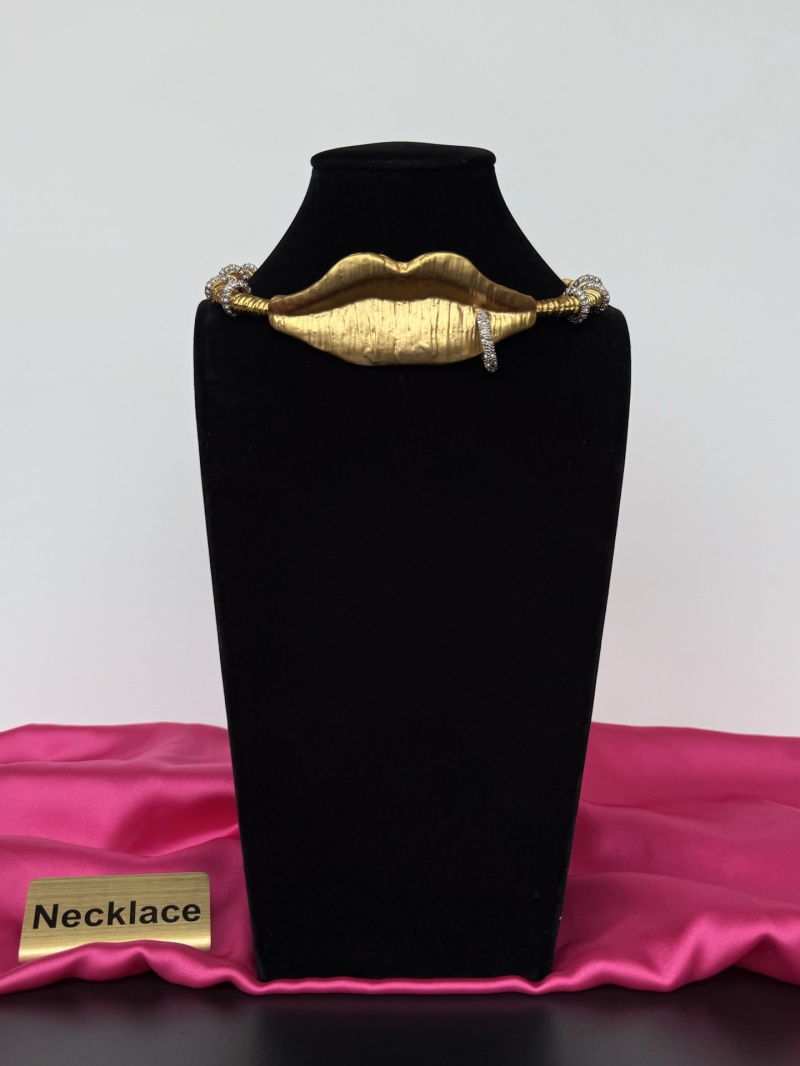 Колье в виде губ Schiaparelli