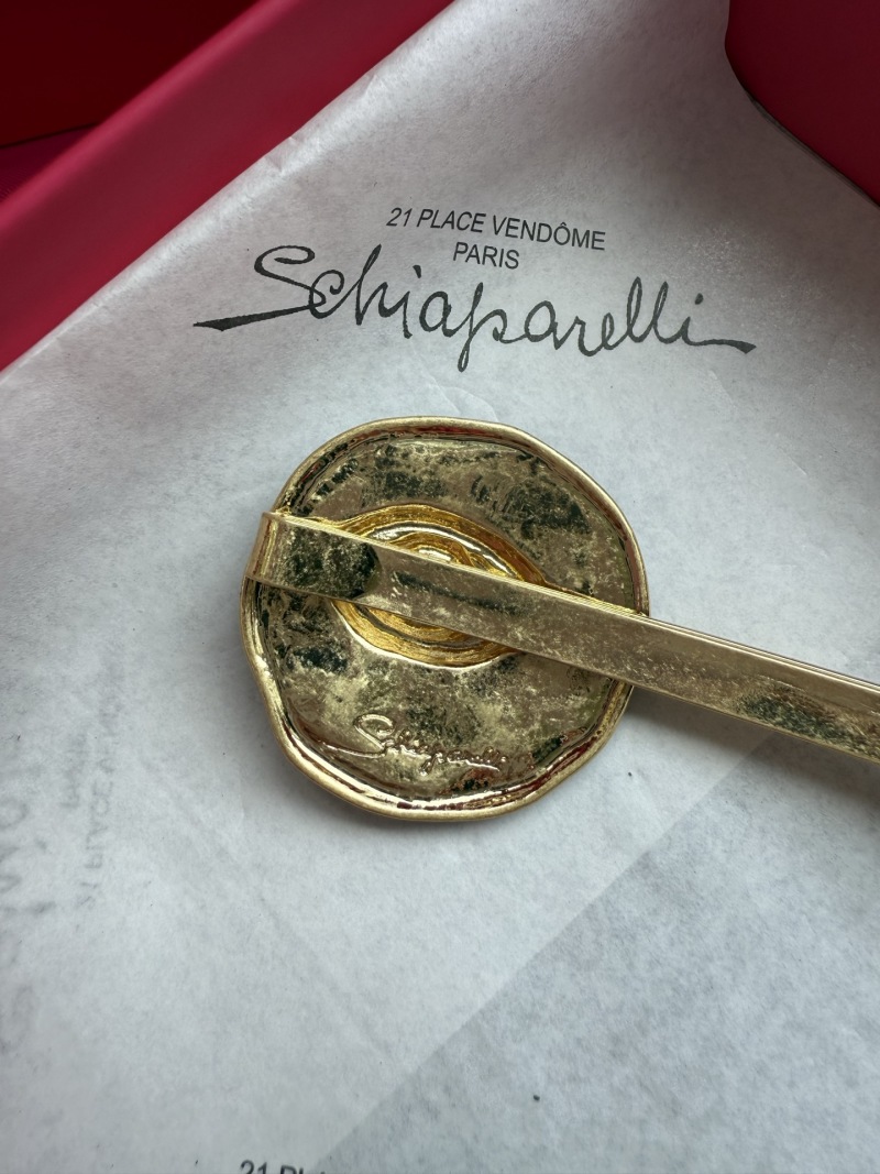 Брошь с глазом Schiaparelli