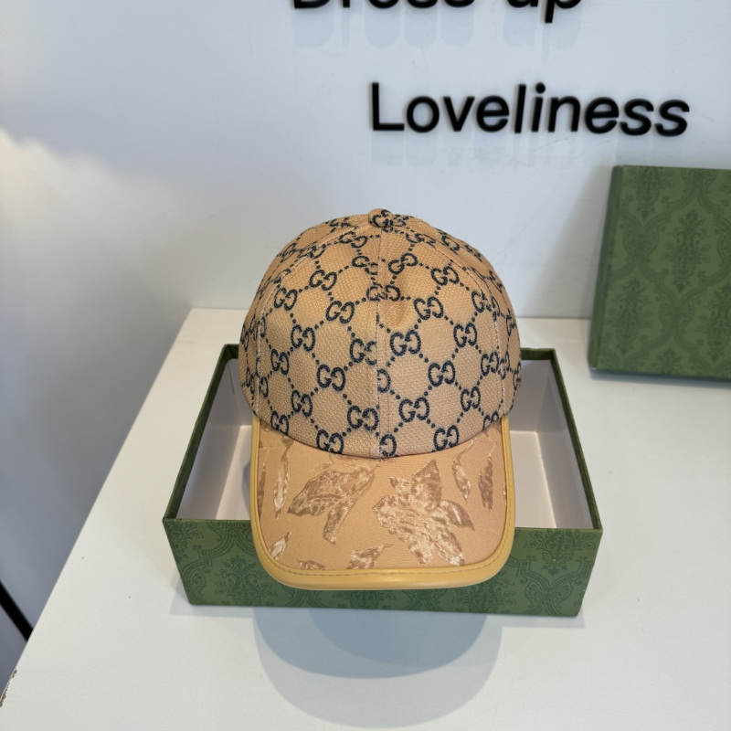 Кепка бейсбольная бежевая с геометрическим принтом Gucci