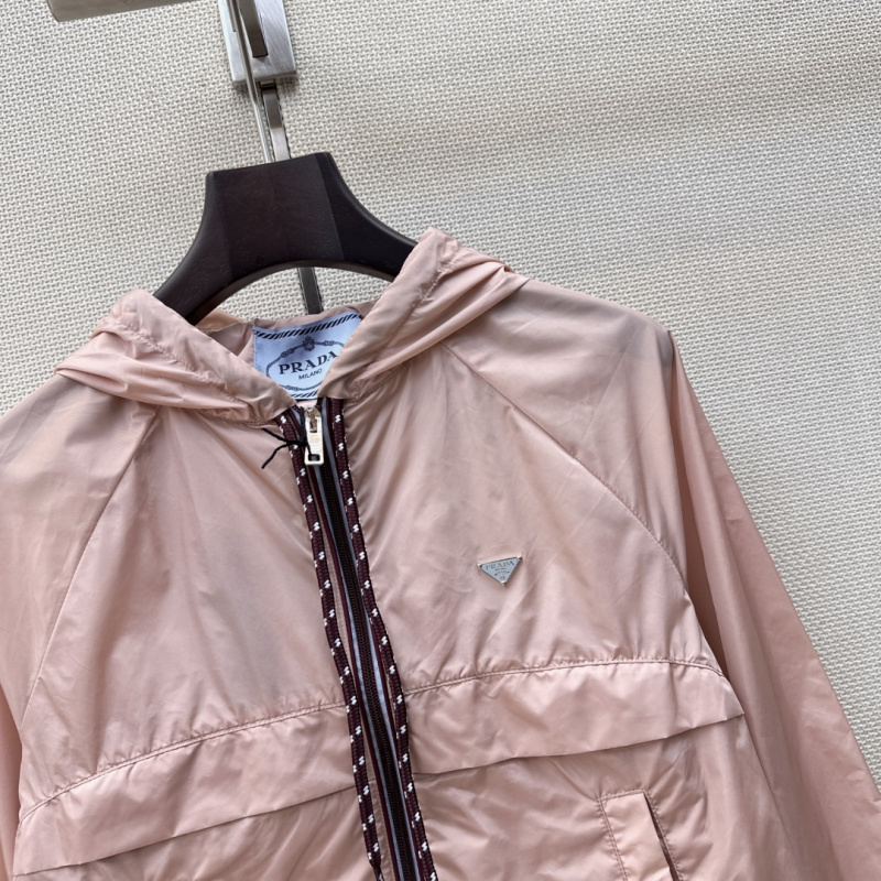 Женская короткая ветровка с капюшоном и регулировкой по низу Prada